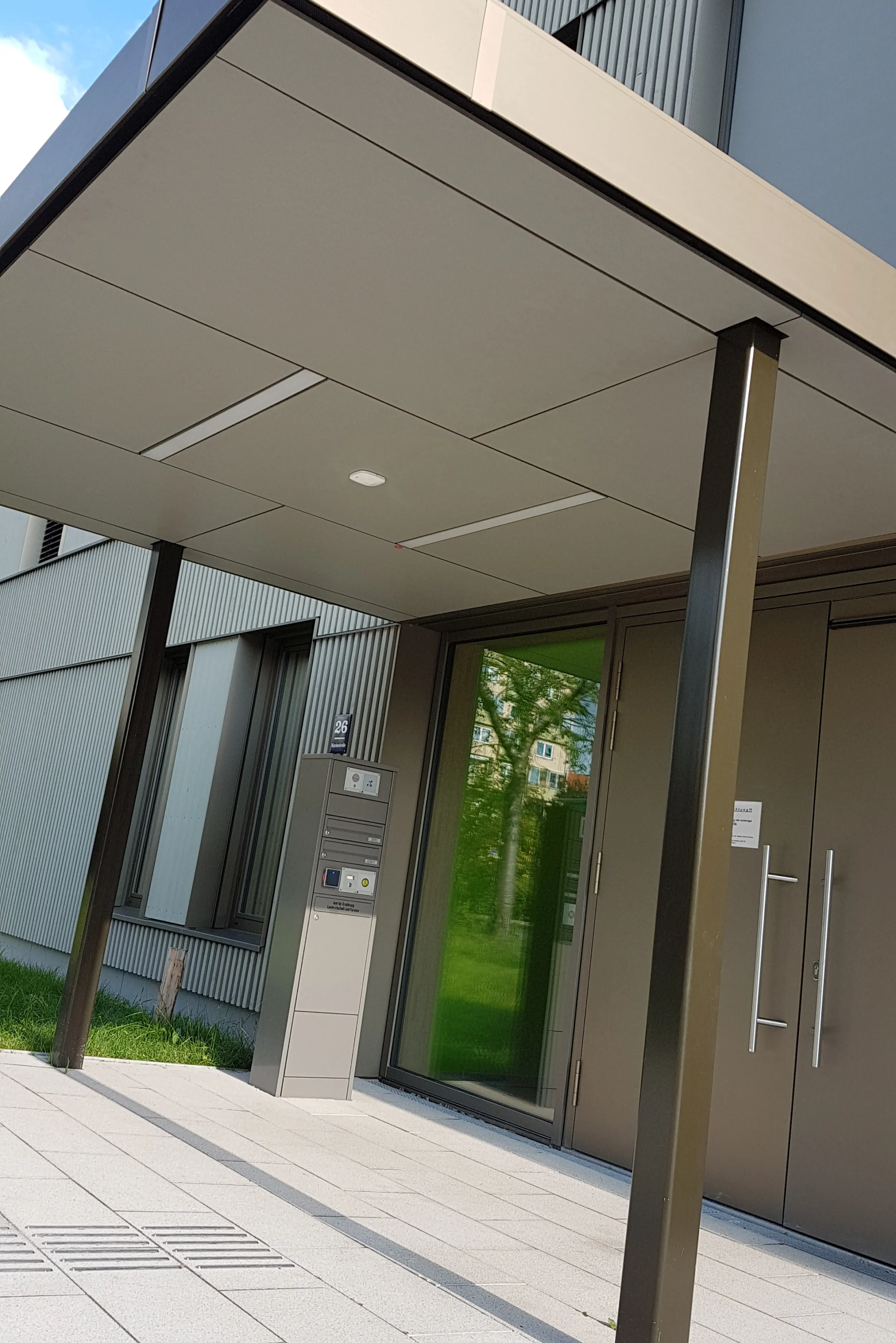 Vordach_AELF-Metallbau-Ansbach