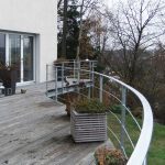 Halbrunder Balkon mit Gitter